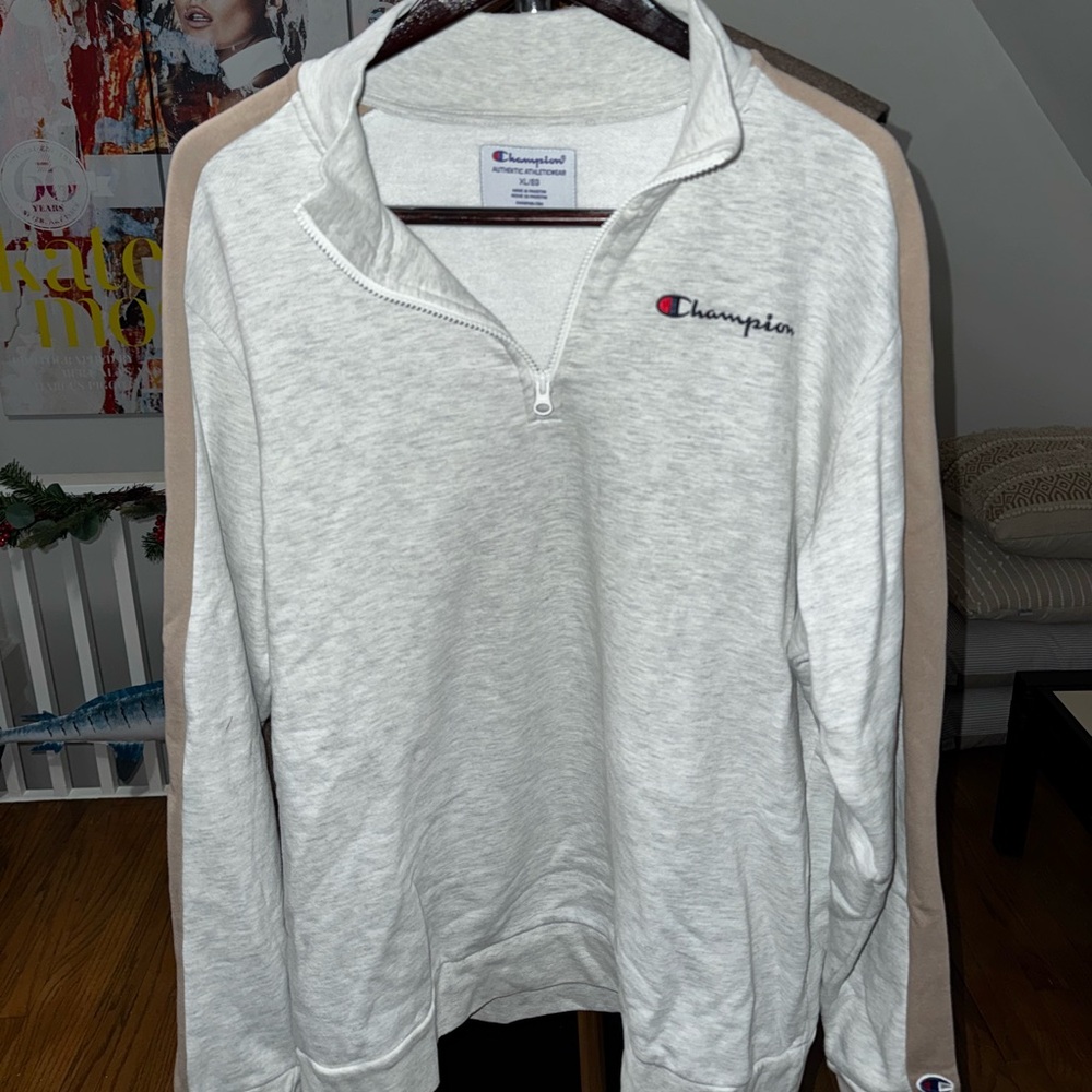 Champion half Zipup Sweater
Tan/White Color
XL Size
